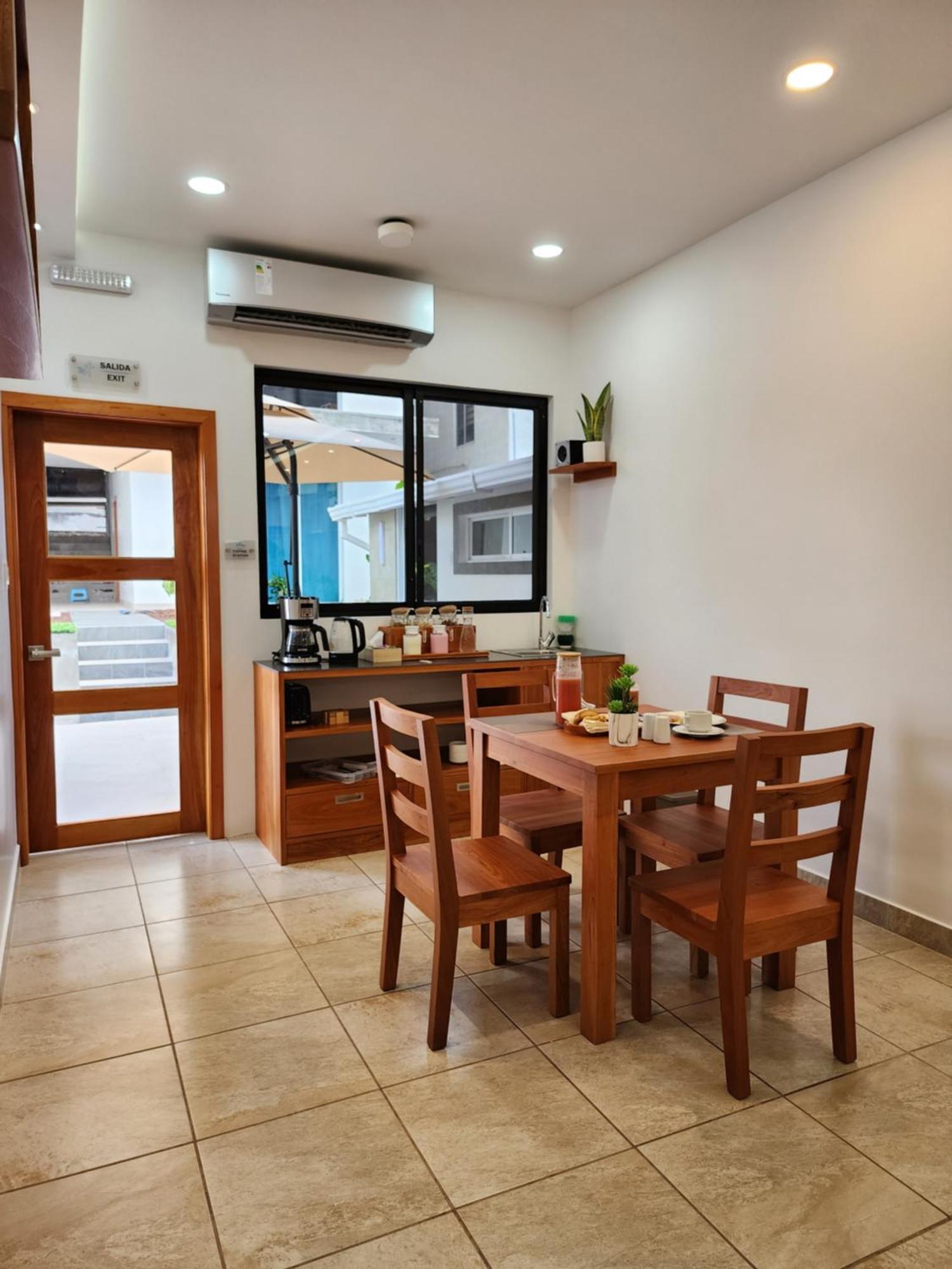 Casa Galapagos By Hostal Fragata 푸에르토아요라 외부 사진